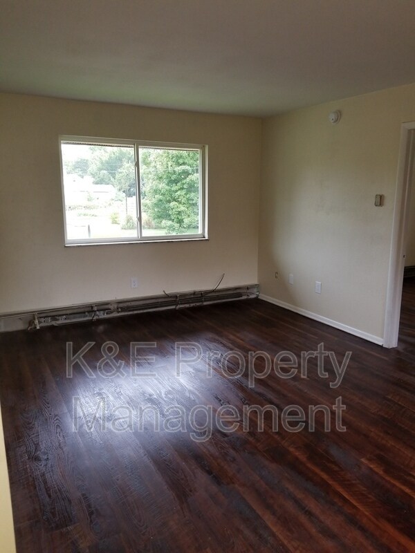 Building Photo - 3631 Delphos Ave