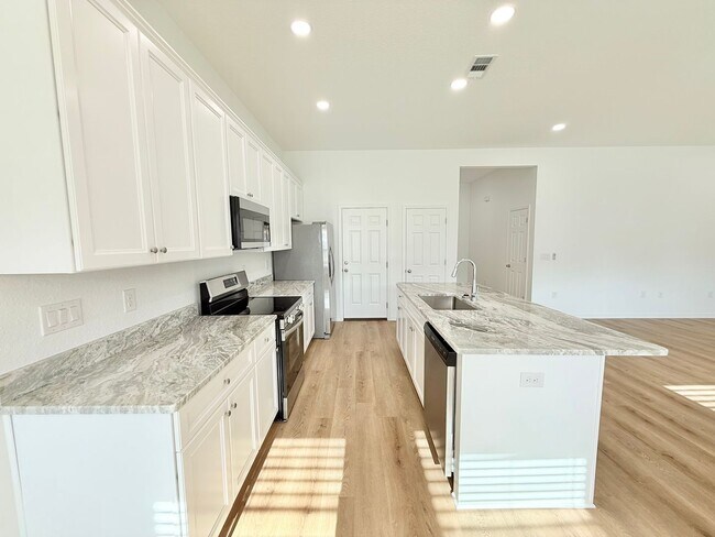 Foto del edificio - Spacious 4-Bedroom Home - New Construction