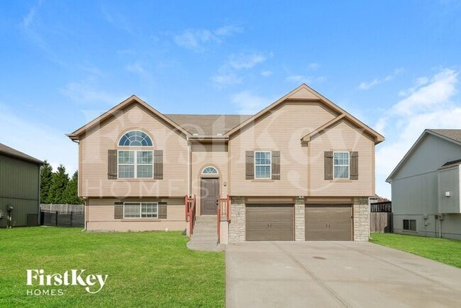 Building Photo - 2004 Parkview Dr