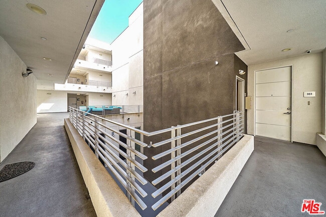 Building Photo - 1101 S Harvard Blvd