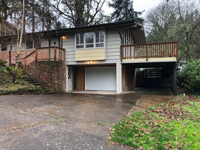 Building Photo - Updated 3 bedroom 3 bath house in Eugene!