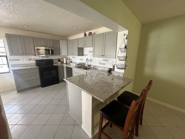 Foto del edificio - DIRECT GULF ACCESS 2/2 FOR RENT