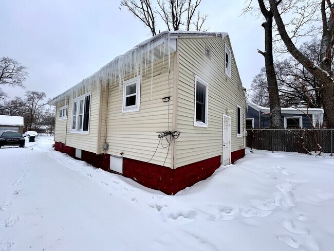 Foto del edificio - Three Bedroom Home in Muskegon