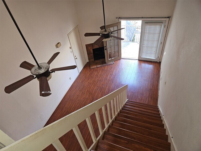 Building Photo - 2425 Holly Hall St