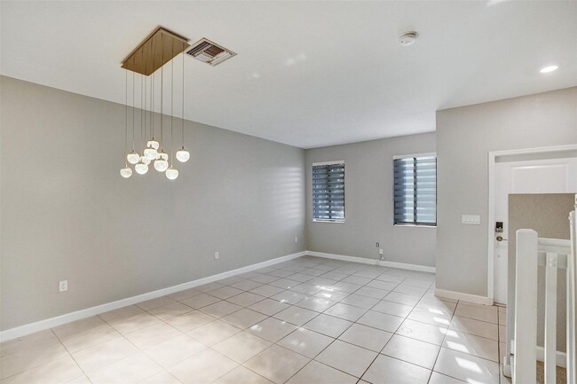 Foto del edificio - 389 NE 208th Terrace