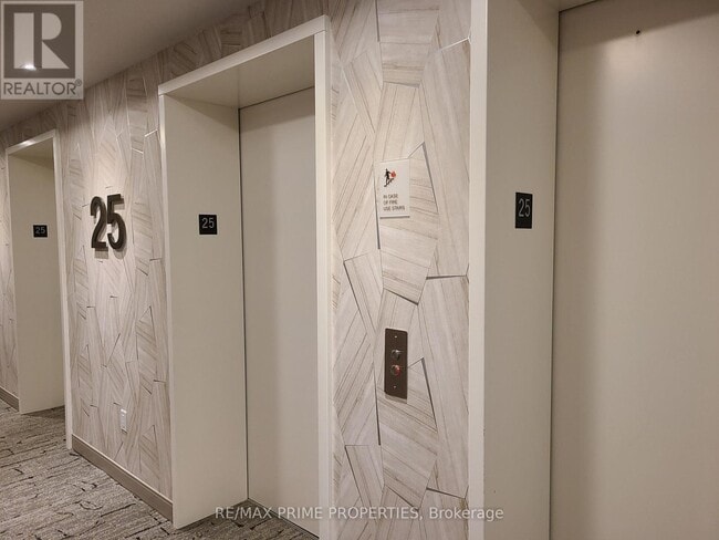 Building Photo - 10 Eva Rd