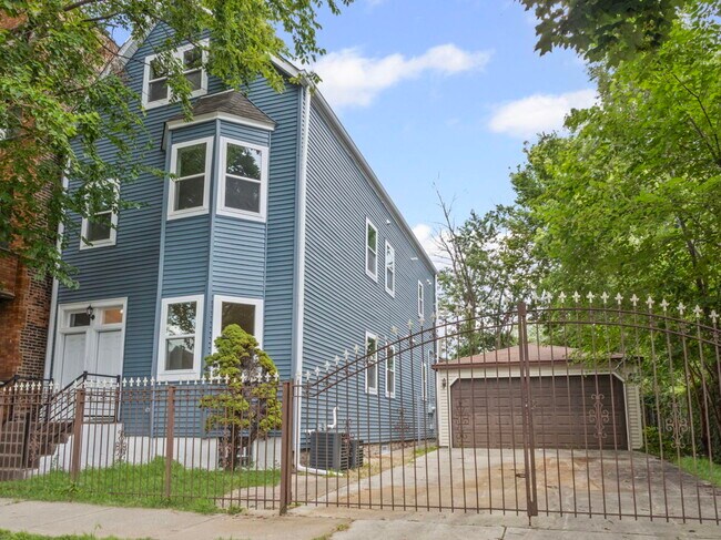 Foto del edificio - 6445 S Rhodes Ave