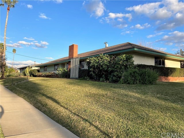 Building Photo - 1483 W Cypress Ave