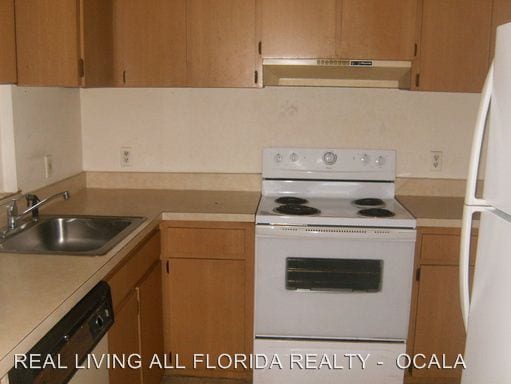 Building Photo - 572 Fairways Ln