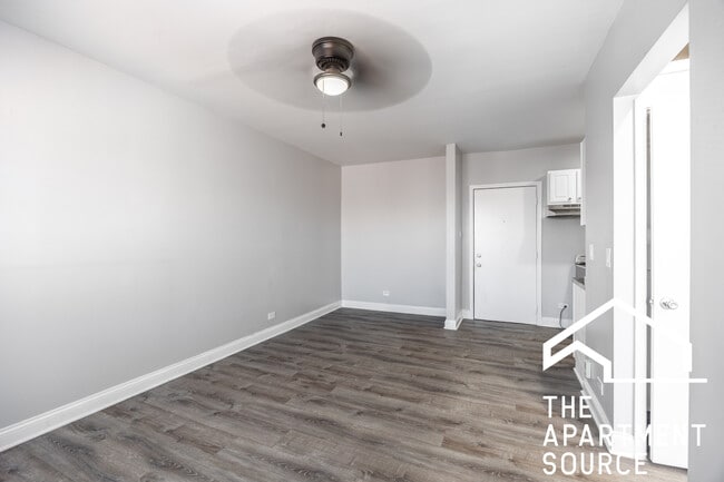 Building Photo - 4031 N Kenmore Ave