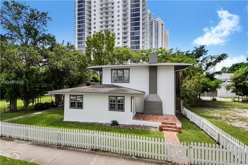 Foto principal - 420 NE 23rd St
