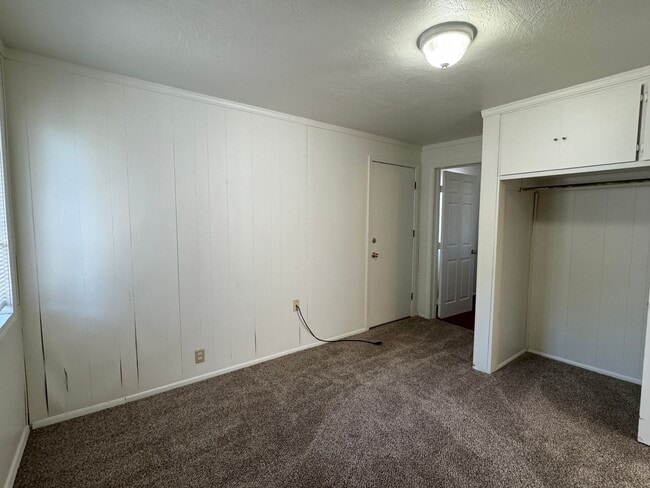 Building Photo - One Bedroom Apartment In Garden Acres Area