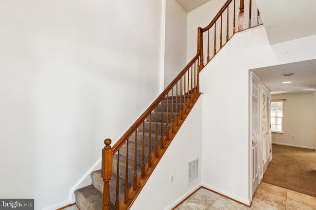 Building Photo - 9221 Acer Ln
