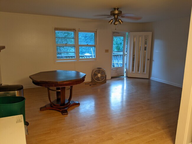 Foto del edificio - 875 Hodges Gap Rd