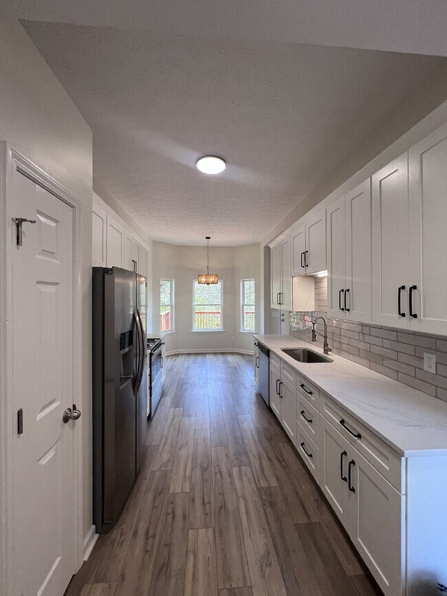 Building Photo - Stunning Move-In Ready Home in Hendersonville – Minutes from Old Hickory Lake!
