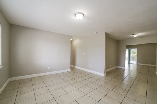 Foto del edificio - 13620 Monroe St
