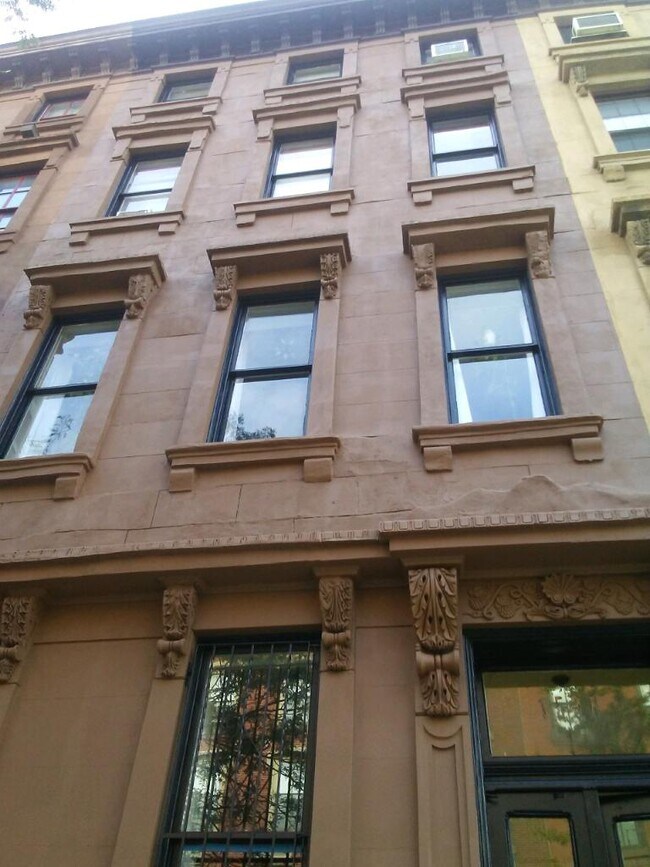 Building Front - 1536 Pine St