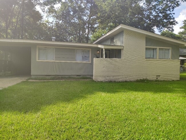 Photo - 646 Piermont St House