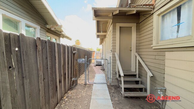 Foto del edificio - 1831 Maple Ave