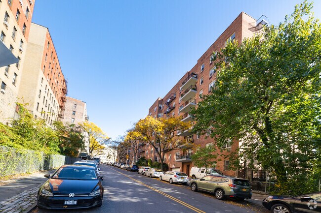 Building Photo - Overlook Towers