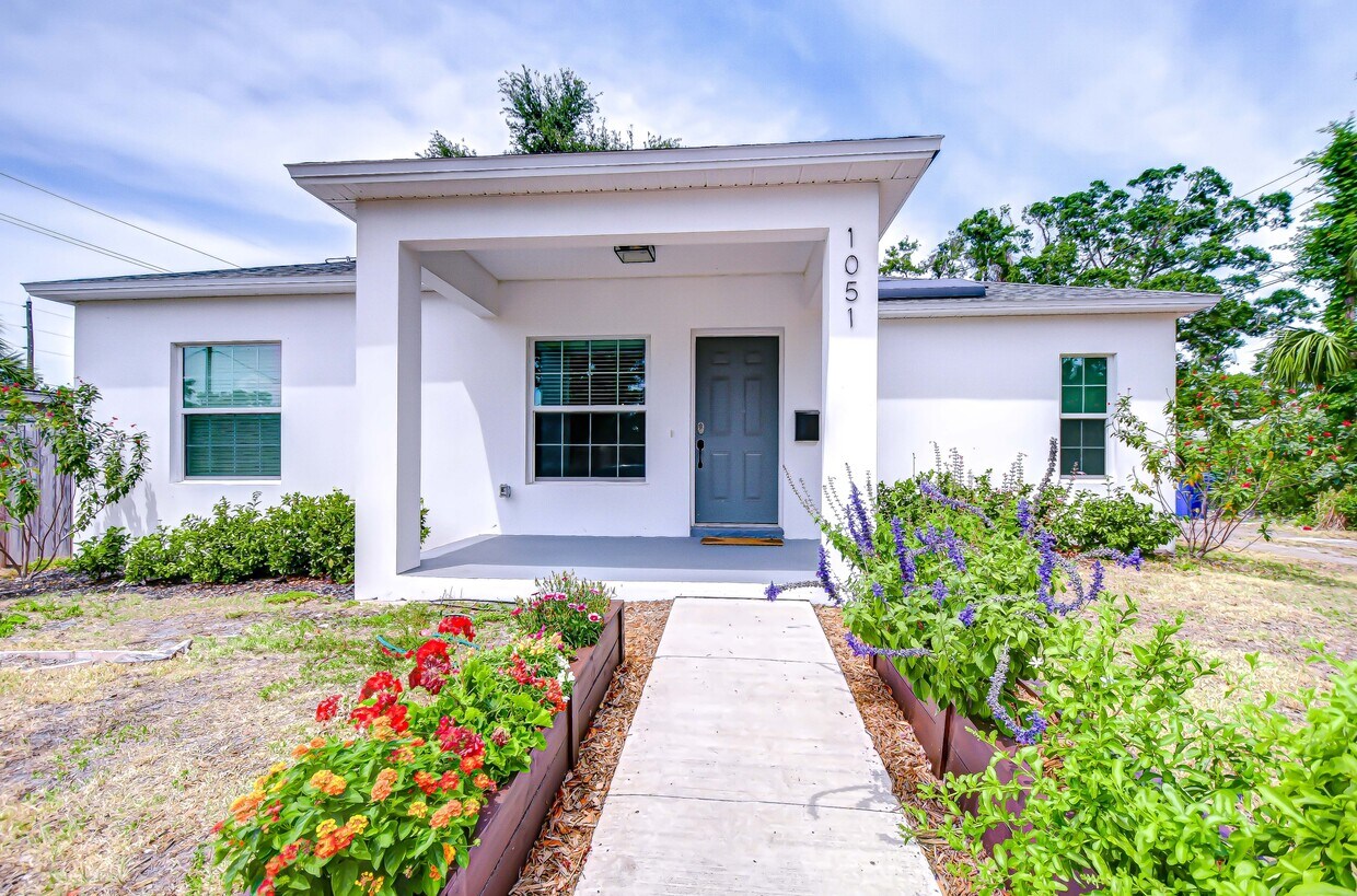 Foto principal - 1051 44th St S