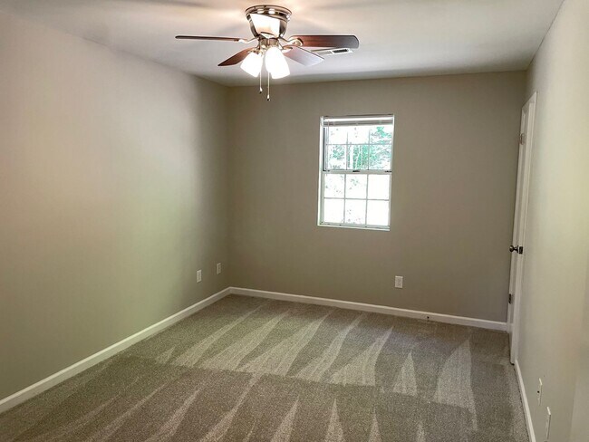 Building Photo - 1233