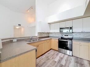 Building Photo - 1119 Villa Cir