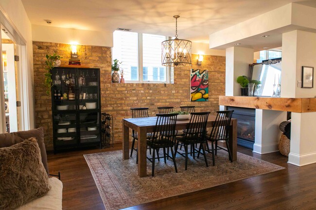Foto del edificio - 1547 N Leavitt St