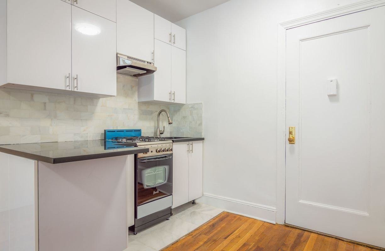 Primary Photo - 301 E 53rd St