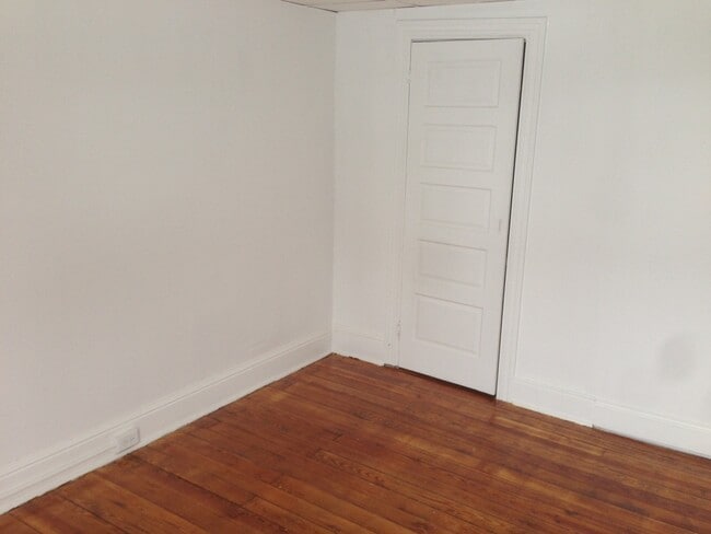 Building Photo - 3 Bedroom West End York City