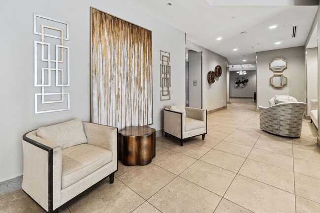 Building Photo - Modern Penthouse Condo! Parking Included! ...