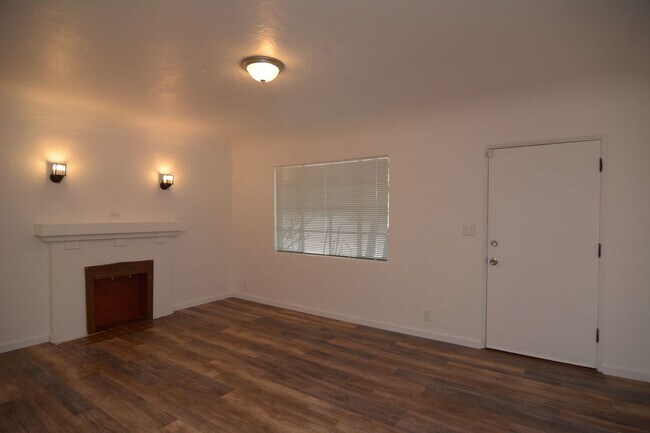 Building Photo - Charming 2 Bedroom 1 Bath Home! Central Tu...