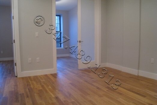 Foto del edificio - 35 Rogers Ave