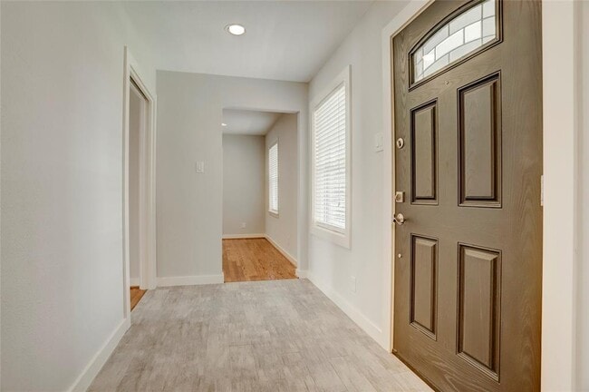Building Photo - 1643 Crestdale Dr