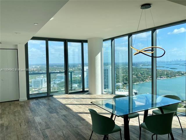 Foto principal - 650 NE 32nd St