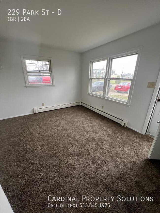 Building Photo - 1 bedroom Townhome AVAILABLE NOW!