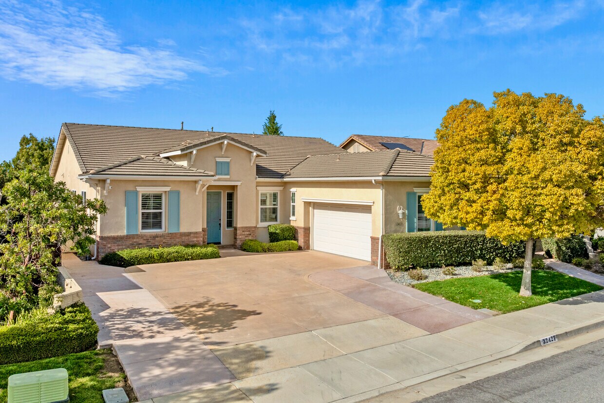 Building Photo - 32421 Meadow Ridge Ln