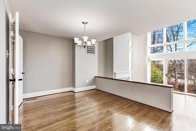 Foto del edificio - 3956 Georgetown Ct NW