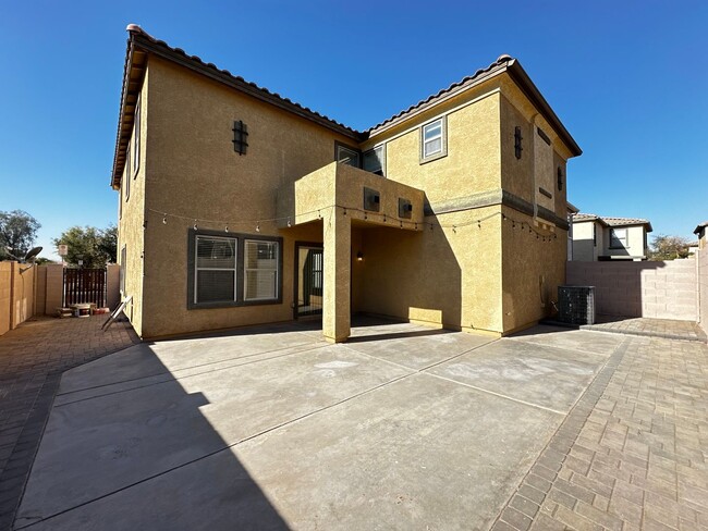 Building Photo - BEAUTIFUL 3 BEDROOM 2.5 BATHROOM HOME WITH...