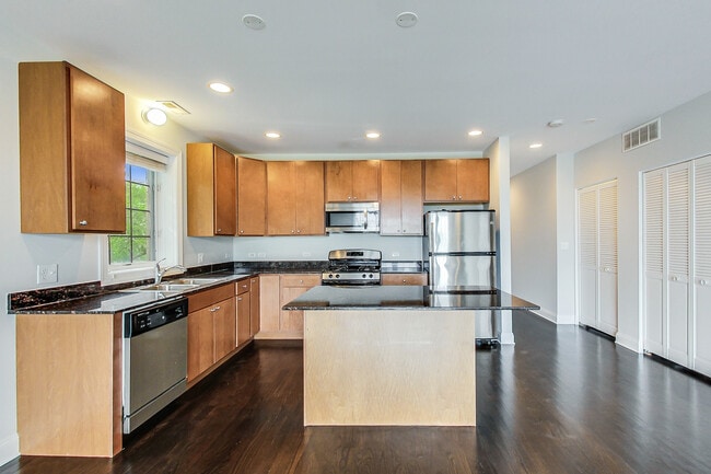 Building Photo - 3332 W Palmer St