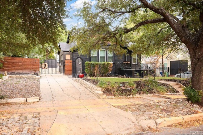 Foto del edificio - 418 W Rosewood Ave