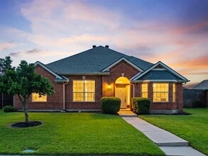 Building Photo - 3860 Gillespie Dr