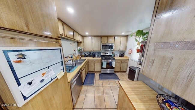 Foto del edificio - 3075 Kelp Ln