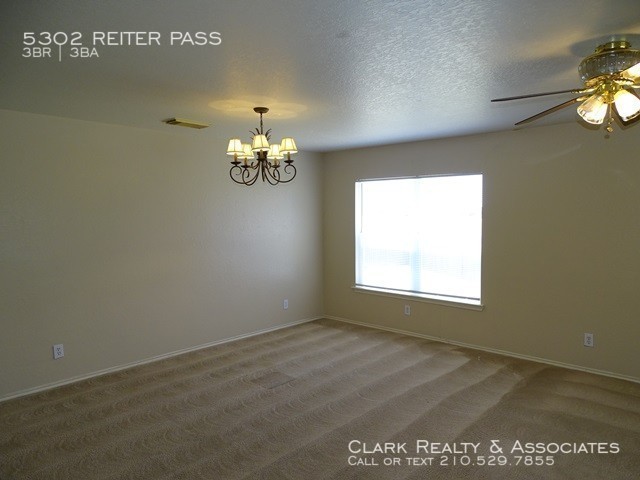 Foto del edificio - 5302 Reiter Pass, San Antonio, TX. 78244