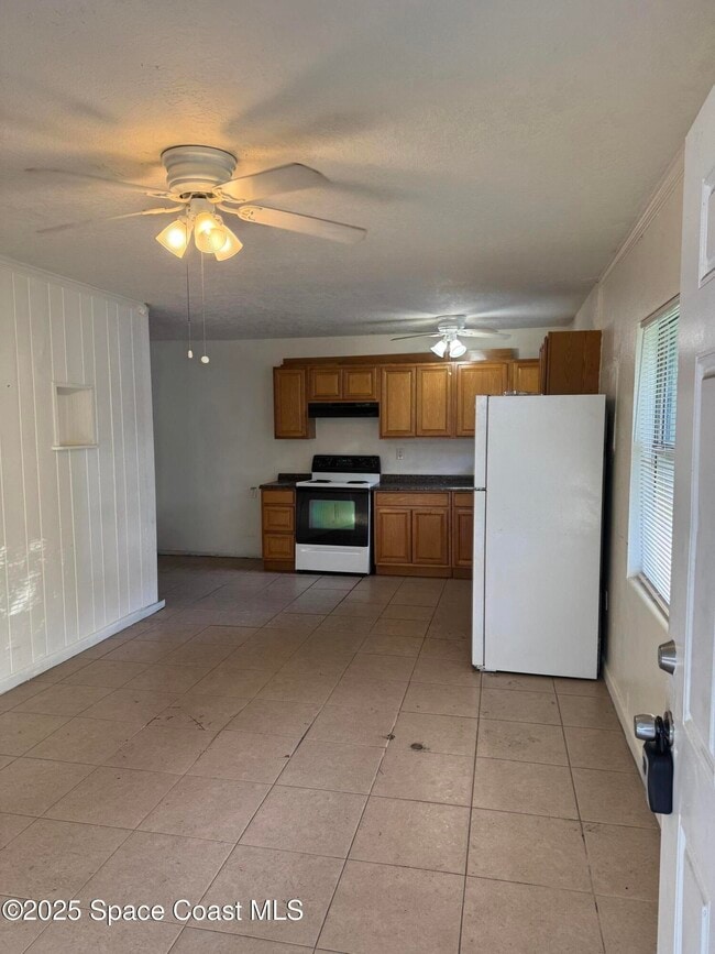 Building Photo - 358 Palm Ave