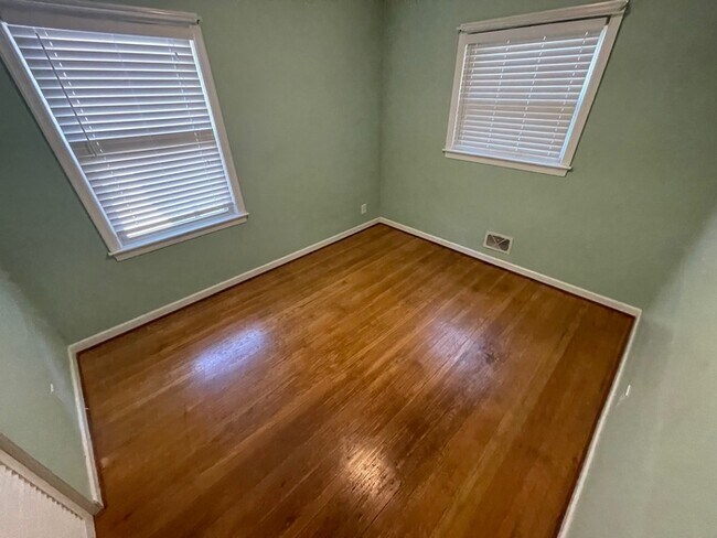 Building Photo - 2BD/1BA Single Family Home