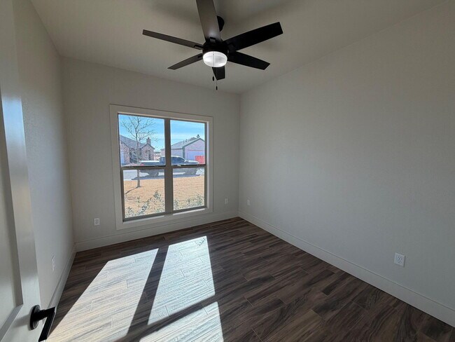 Building Photo - 1216 N 6th St