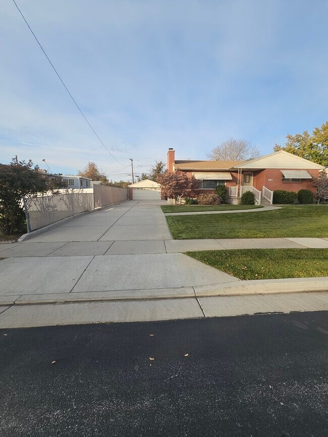 Foto del edificio - 4 bed 2 bath Home in Murray