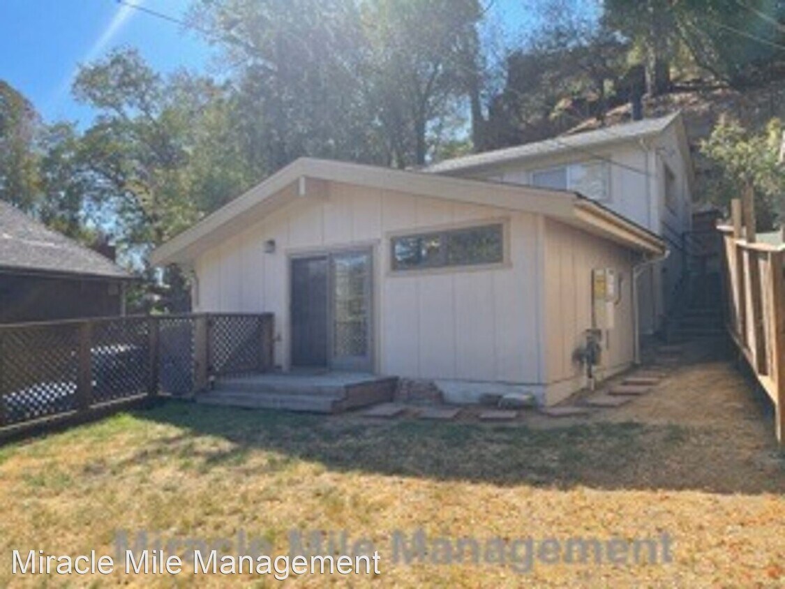 Primary Photo - 3 br, 2.5 bath House - 19 Rosemont Ave