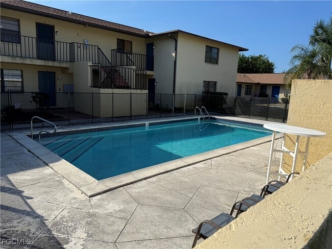 Foto del edificio - 1104 SE 8th St